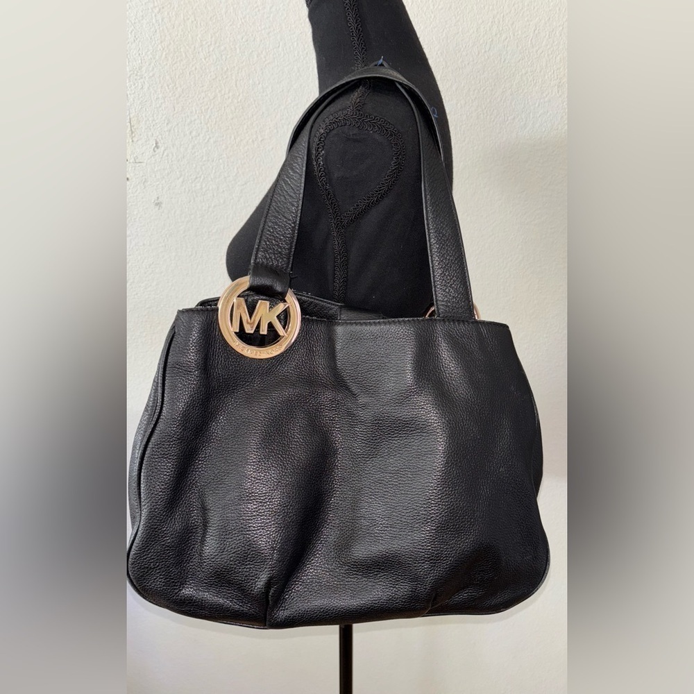 Michael Kors Fulton EastWest Black Soft Pebbled Leather Lg Gold MK Medallion Bag - Picture 2 of 12